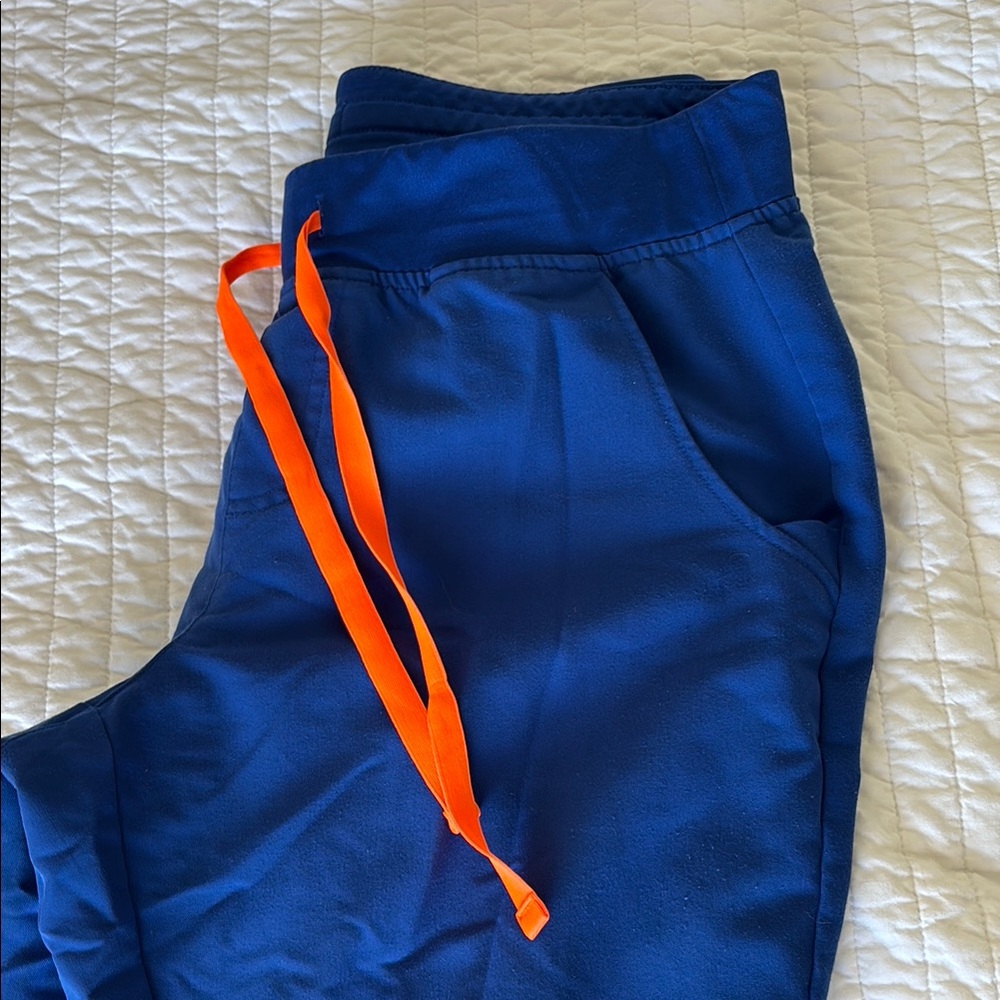 Size medium FIGS set